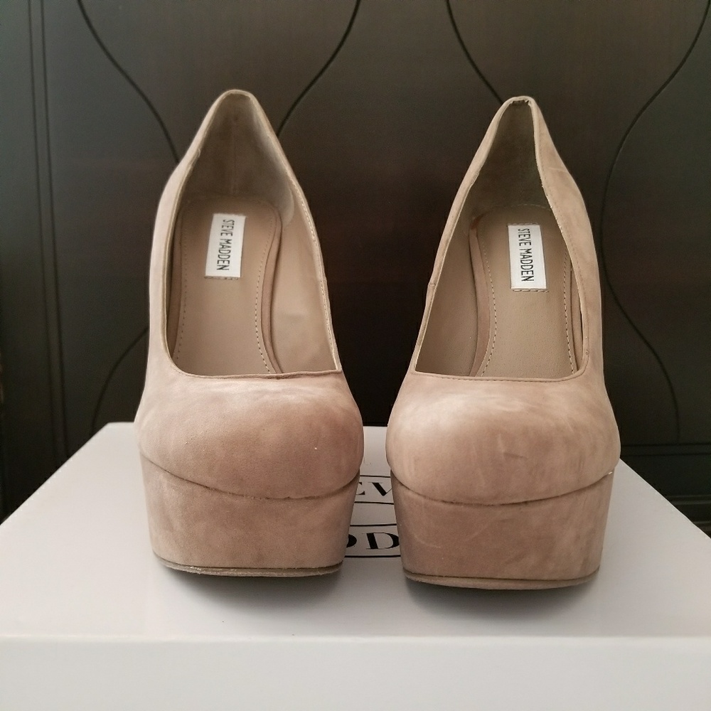 NIB Steve Madden Taupe Platform Wedges